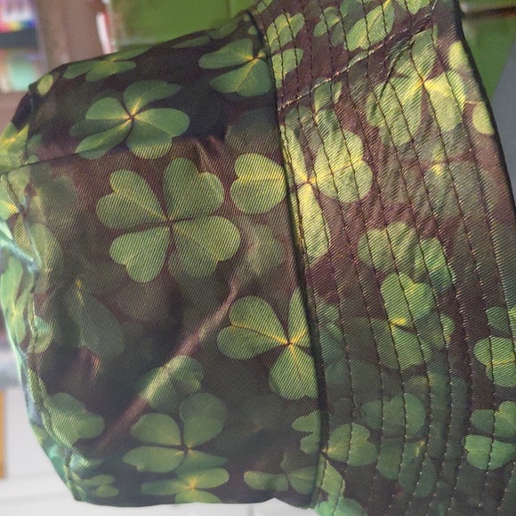 NWT - Green Clover Reversible Bucket Hat 22"/23" - Picture 6 of 6